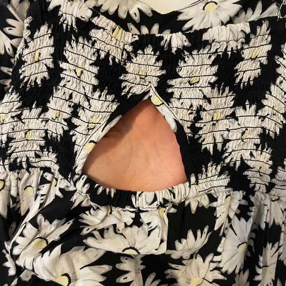 Daisy Dress with Keyhole Back - Picture 2 of 3